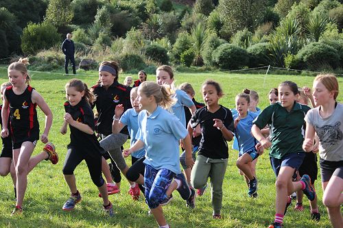 Year 5 girls racing for a position