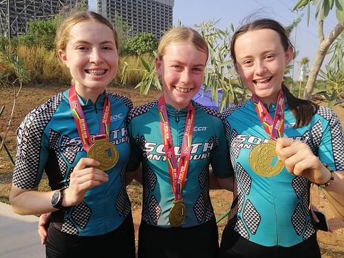 Charli Nevin (left) and Roshean O'Connor (right) Inline Skating