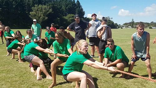 Video: Morris Girls v Allen Girls tug o war