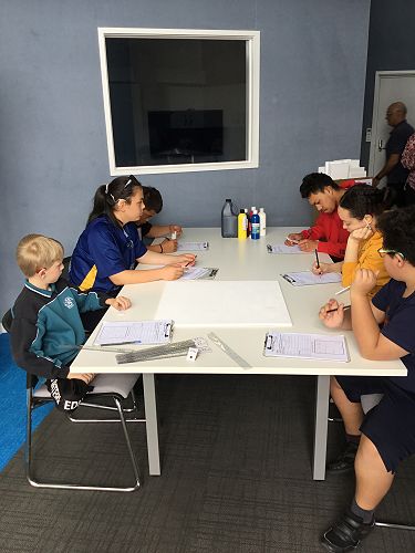 KIT DAY, Axel, Ariana, Waiora, Shannon, Naomi, Julius, designing abstract art