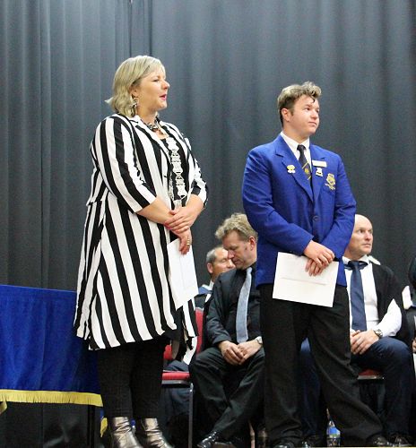 Zane Berge receiving the Centralines Scholarship