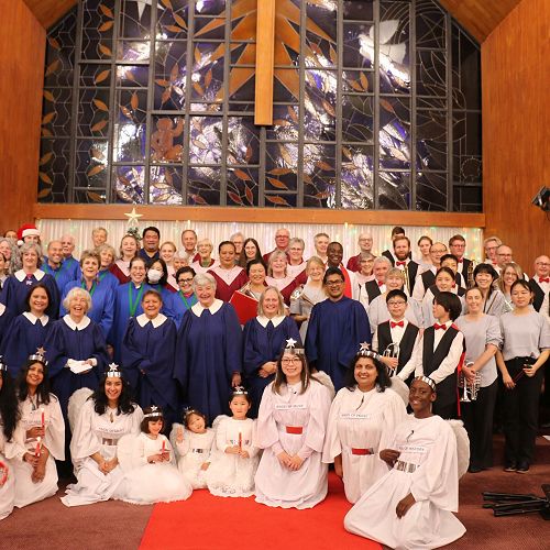 The 3 Choirs , Howick Brass Band and cast of the Musical.