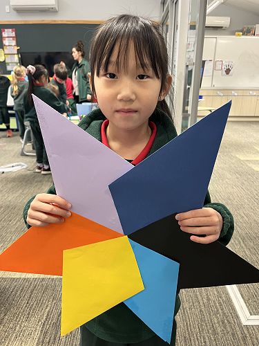 Koey has made an excellent paper star for Matariki.