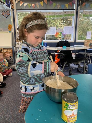 Room 19 making Fa’apapa (Samoan Coconut Bread)