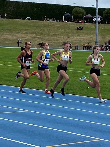 Charli Sinclair in action during the 800m