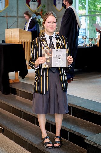 Gretel Muir awarded the Leaders of Tomorrow Scholarship at the University of Otago