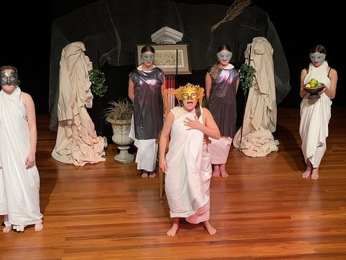 Leila Bevin as Creon