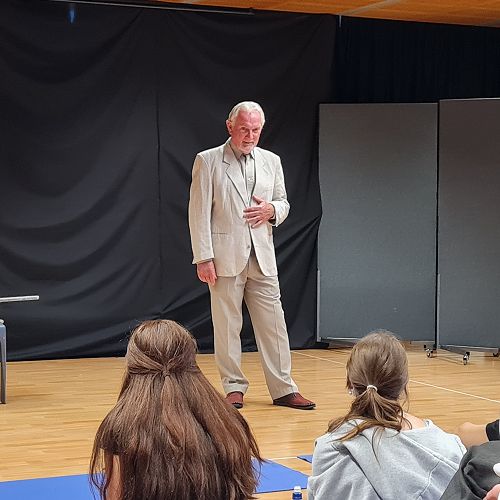 Theatre advice with  professional veteran actor, Steven Ray