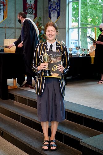 Katie Brown places first in sports science and awarded the Wintec Sport Studies Trophy
