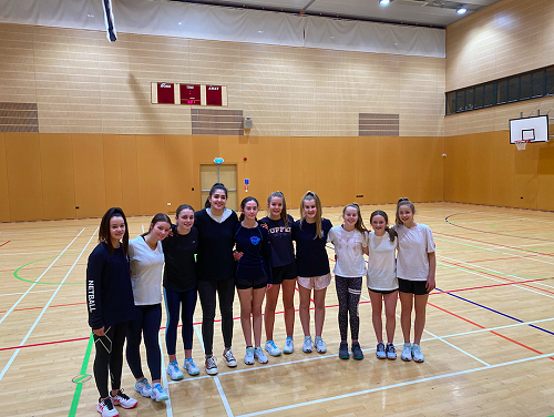 9A Netball team photographed with Southern Steel player Kiana Pelasio (4th from the left)