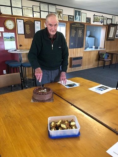 Bill cuts the thank you cake