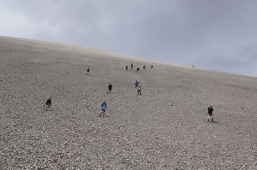 10JCU 'scree running' down from the saddle of Mt Mason