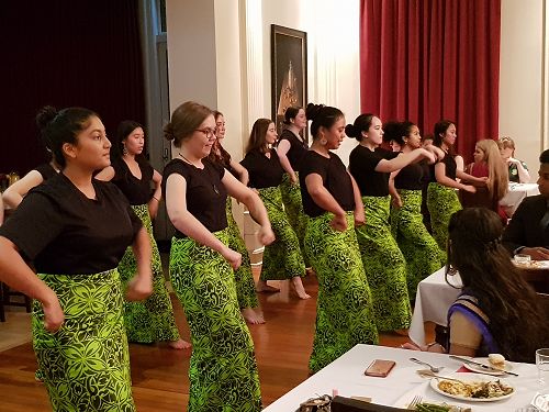 Māori and Pasifika Ropu performing Samoan Siva