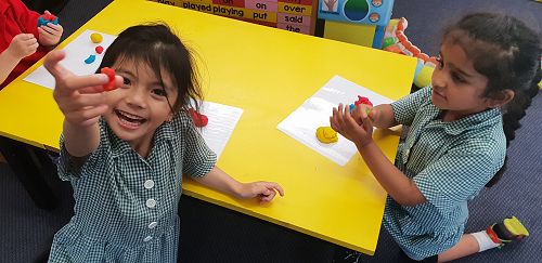 Mixing colours with playdough