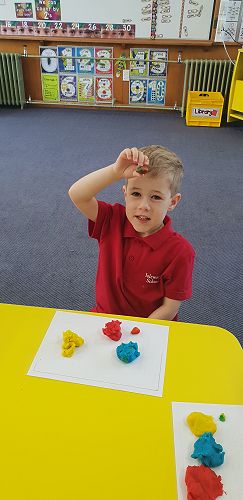 Mixing colours with playdough