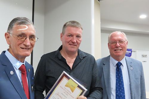 Garry
Smith James Dick (Emu Car Care) and Bruce Bailey