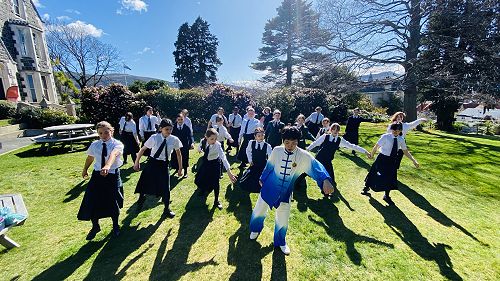 Year 7 Five animal - bear