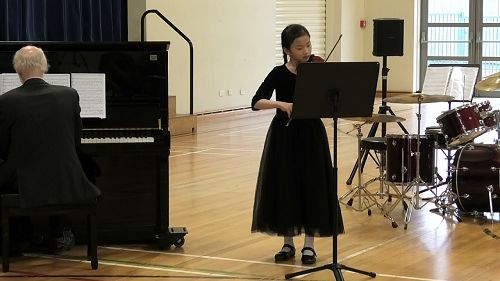 Video: Cheryl Cheng, year 6, student of Anne Robinson, “Serenade” by G. Cassado