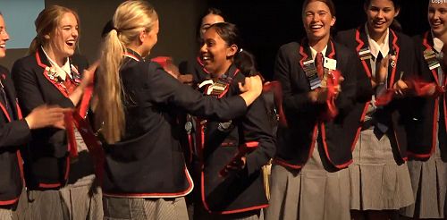 Amiria Tikao handing over the Head student Korowai to Hawwa Niyaz