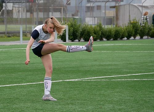 Aliya Drake with a clearing kick