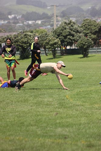 Ki o Rahi staff v students