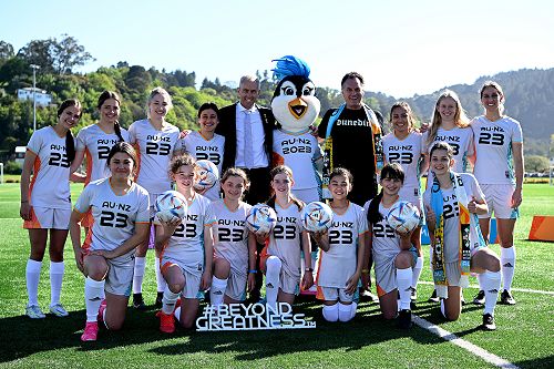 Official mascot Tazuni™, with FIFA New Zealand and Australia Chief Executive, Dave Beeche; Dunedin Mayor, Jules Radich; and players from the Southern United team and development programmes. Image 