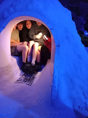 Earth Space Science visit to the Antarctic Centre