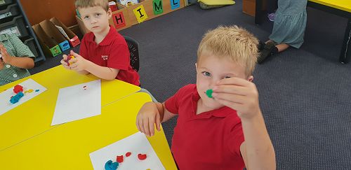 Mixing colours with playdough