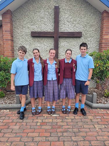 Rowing team Harrison Searle, Maisy-Jane Chapman, Scout Phiskie, Caelyn Morrison & Harris Pillar