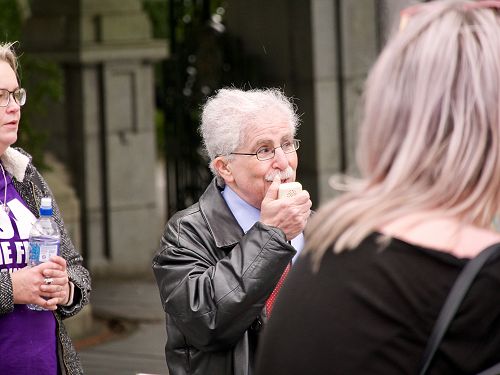 Dr Richard Stein, Chair of CCNZ, addresses the crowd.