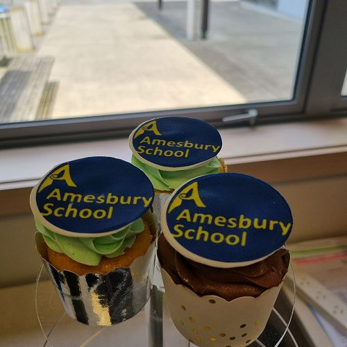 Gail's amazing Amesbury-themed cupcakes
