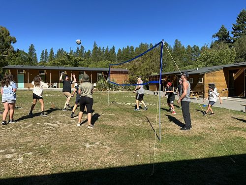 Noel going for the set, Tanesha supporting!