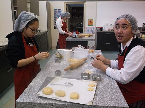  Mint Pham and Aglima PokiPoki making Moon Cakes