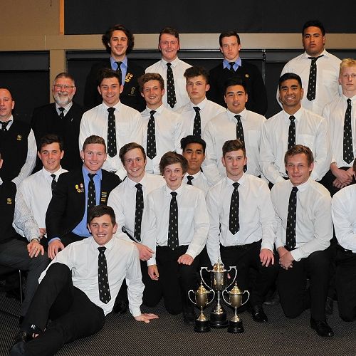 Members of the 1st XV after receiving the
Team of the Year Award.

