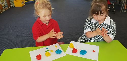 Mixing colours with playdough