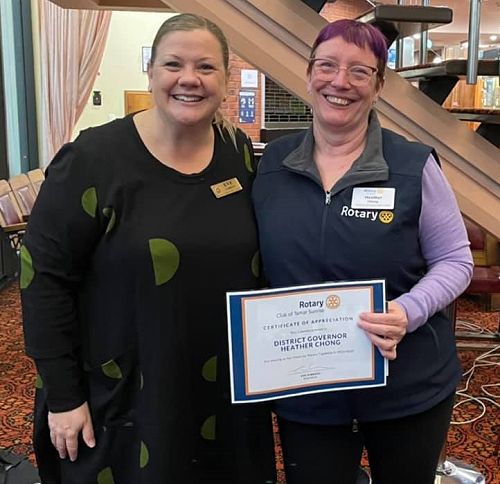 President Eve Gibbons from Rotary Club of Tamar
Sunrise and District 9830 Governor Heather Chong, after Heather spoke at Eve's
club in early August 2021.
