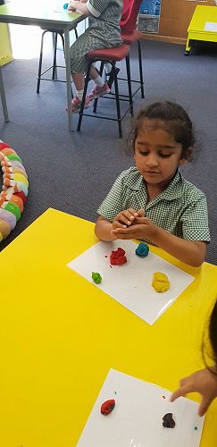Mixing colours with playdough