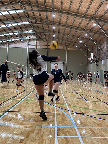 Brianna Horne sending the ball back over