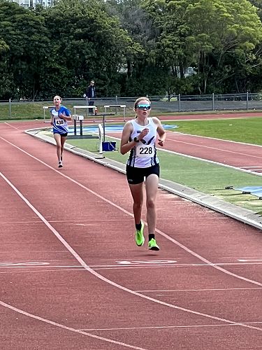 ...and winning the 3000m!