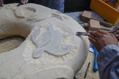 Marking out the turtle.