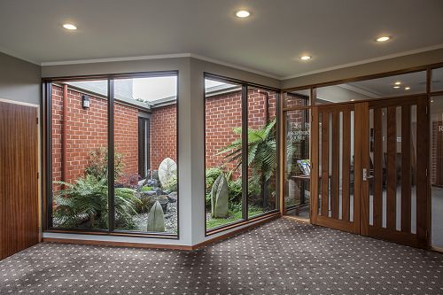 Dunedin - "Growth" sculptures Hope and Sons