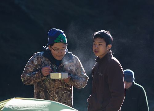 Jin Kim enjoying breakfast in the company of Andrew Goh.