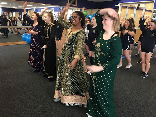 9Ce Bollywood dancing 