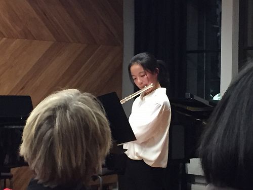 JiYun,  flute