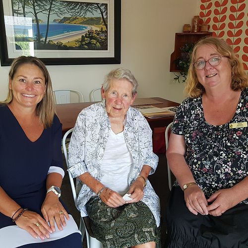 Carolyn, Jopie and Hilary