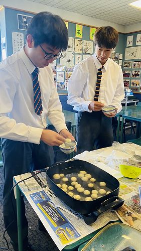 Cooking the rice balls