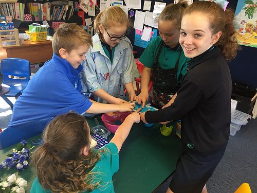 Making amazing bath bombs - the class smelt delicious!!