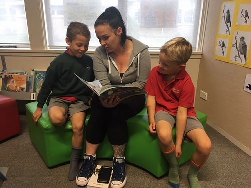 Hapua Parents Visit to Read during Book Week