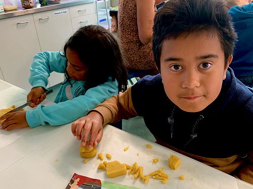 Northland Language Day, Diamond Soper and Richard Tautari-Tuhakaraina, Bird Biscuit