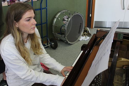 Ava Downey plays piano